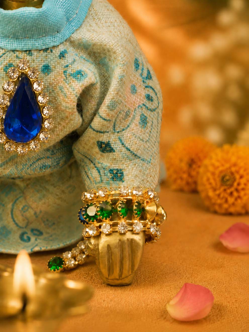 Manibandh Kangan g Laddu Gopal Dresses Online in India Winter Dress for Poshak Thakurji Kanha Ji Accessories Dhoti Kurta Set Pajama Aasan Janmashtami Special Summer Shringar Fancy Jacket Premium Festival Bistar Combo om poshak kanha thakurji bal lala lalla ladoo
