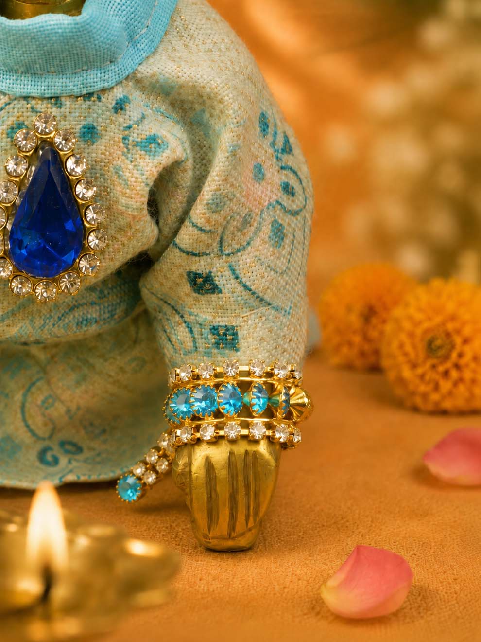 kaade lb Laddu Gopal Dresses Online in India Winter Dress for Poshak Thakurji Kanha Ji Accessories Dhoti Kurta Set Pajama Aasan Janmashtami Special Summer Shringar Fancy Jacket Premium Festival Bistar Combo om poshak kanha thakurji bal lala lalla ladoo